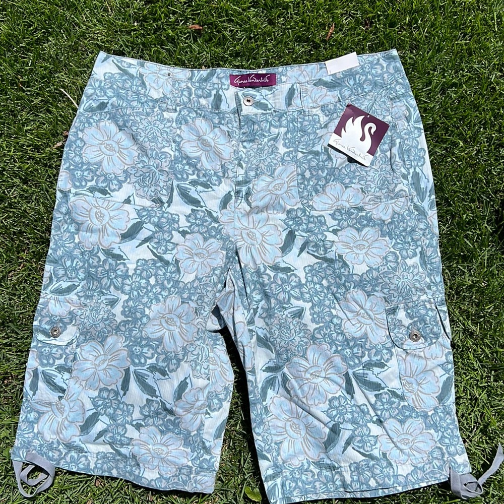 Gloria Vanderbilt Capris